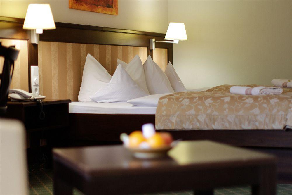 Hotel Hirsch オーバーシュタウフェン エクステリア 写真